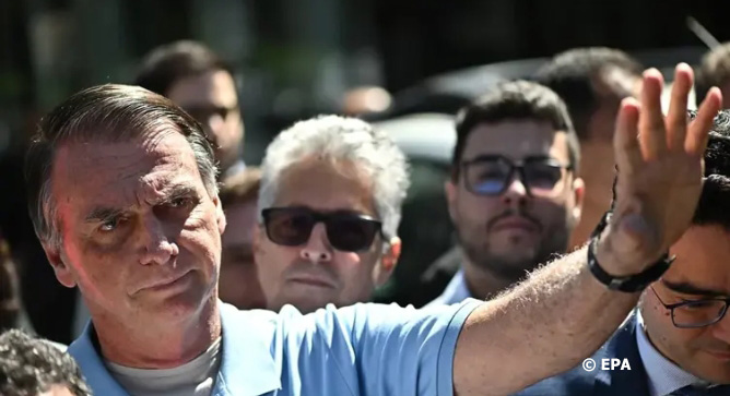 Bolsonaro recebe no Brasil membro da administração Trump