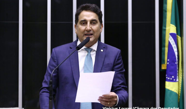Comissão aprova projeto que proíbe uso de recursos públicos para monitorar manifestações em redes sociais