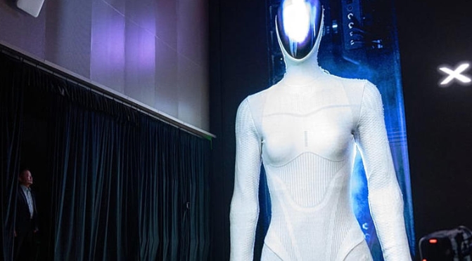 Fabricante chinês apresenta IRON, o novo robô humanoide