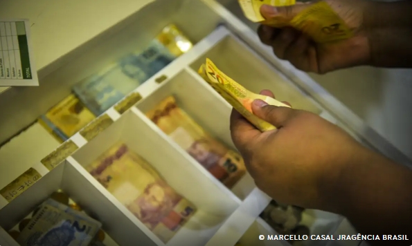 Caixa começa a pagar saldo do FGTS retido pelo saque-aniversário