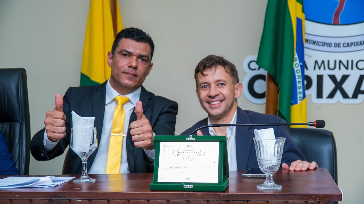 Eduardo Velloso é homenageado pela Câmara de Capixaba após destinar recursos para revitalização do prédio: “Nossa eterna gratidão”