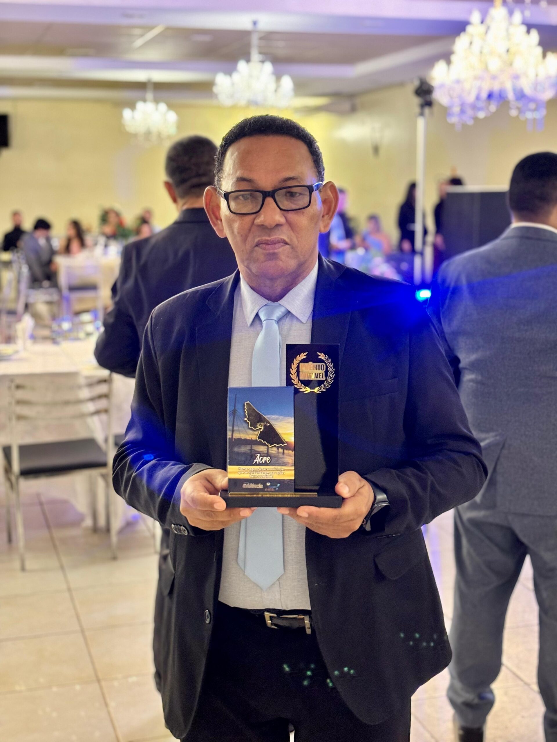 ​Jornalista M. Jota é homenageado com o “Prêmio Gente em Evidência” por sua trajetória na comunicação do Acre