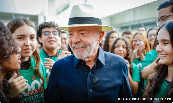 “Quem tinha que aumentar a taxa seríamos nós”, diz Lula sobre EUA